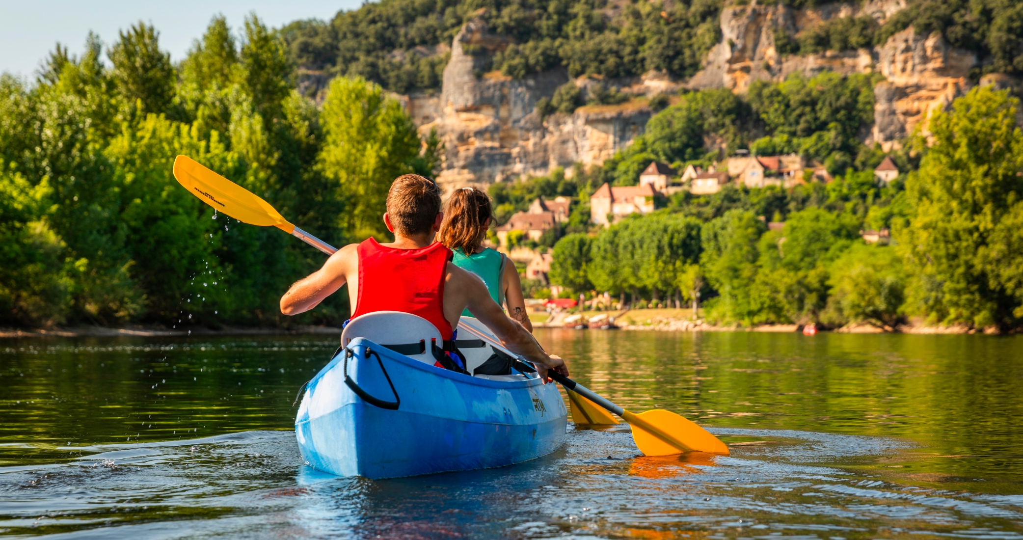 Kayaking beneath the Dordogne's châteaux
