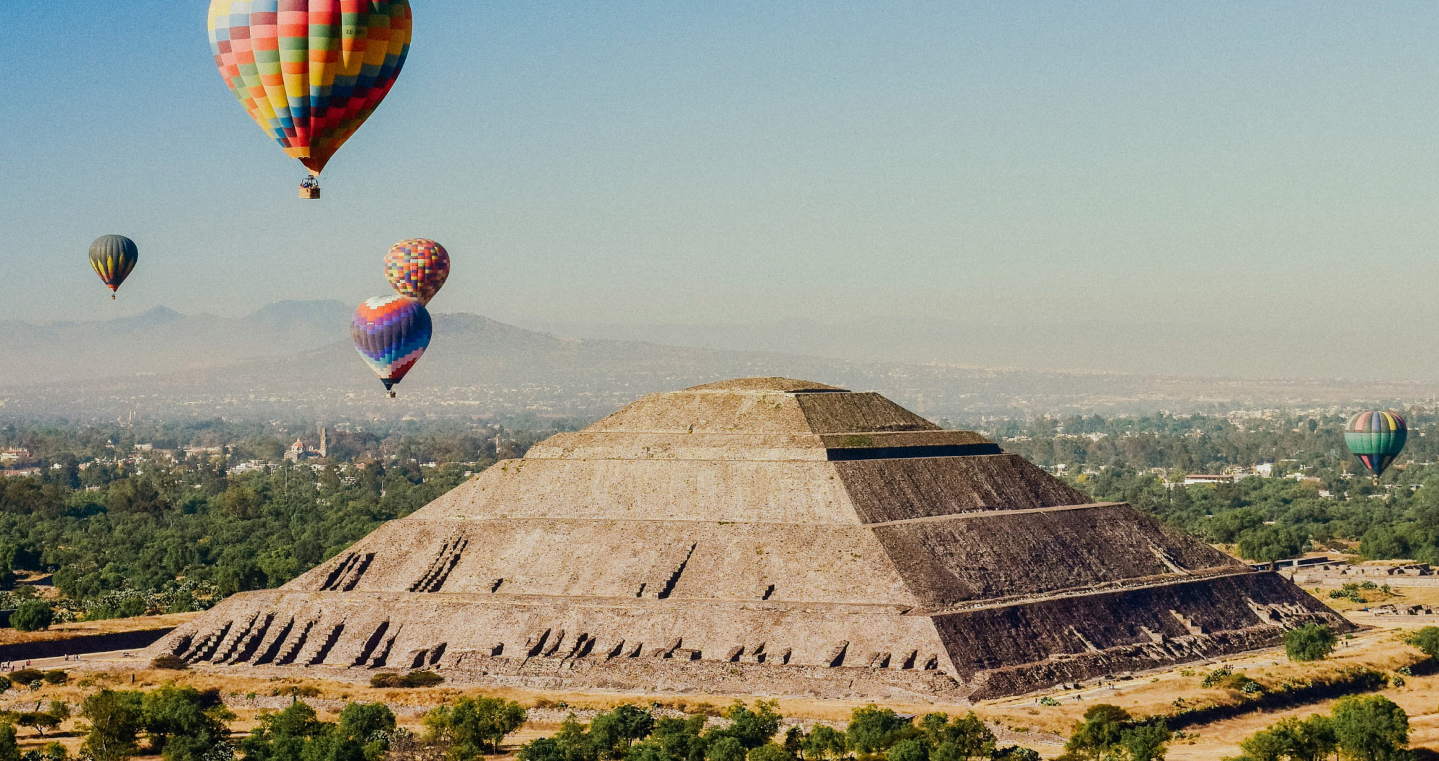 Balloon over the pyramids